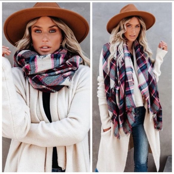 Cozy Kala Vella | Fuchsia plaid blanket scarf - Picture 3 of 4